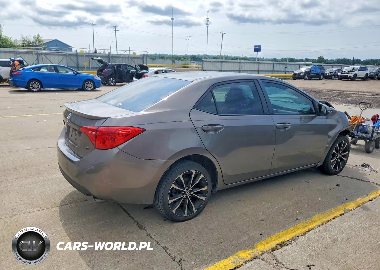 2018 Toyota Corolla Se VIN:5YFBURHEXJP780114 - 3