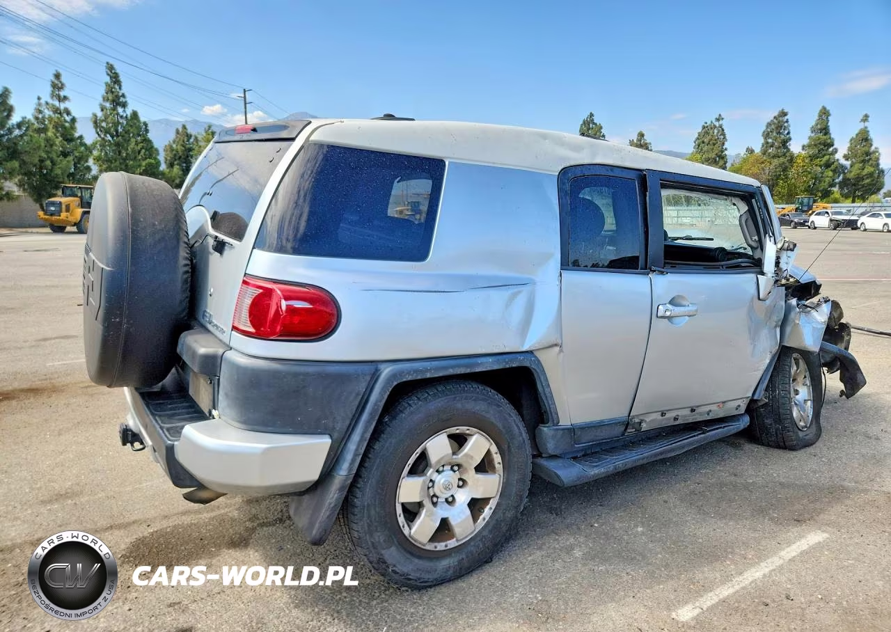2007 Toyota Fj Cruiser Base VIN:JTEZU11F370016817 - 3