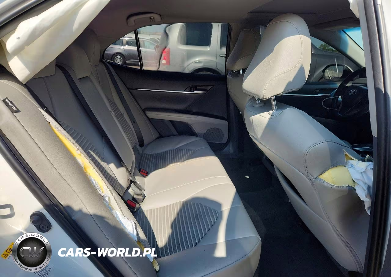 2018 Toyota Camry Se VIN:4T1B11HK6JU660485 - 10