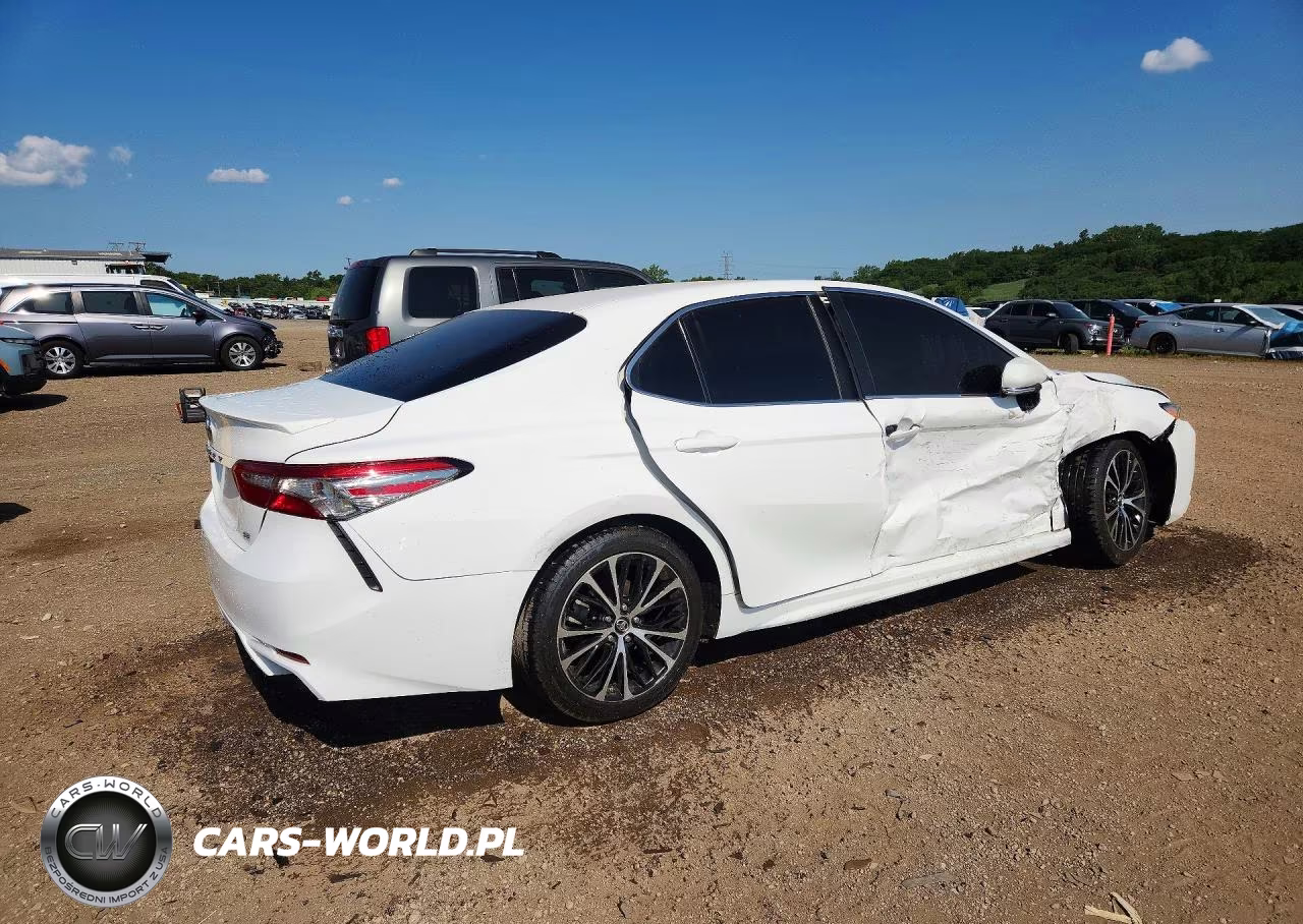 2018 Toyota Camry Se VIN:4T1B11HK6JU660485 - 3