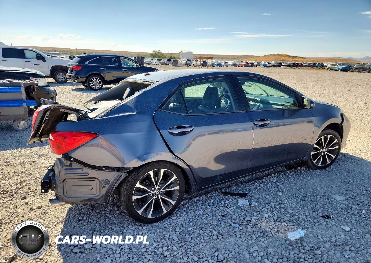 2018 Toyota Corolla Xse VIN:5YFBURHE5JP770672 - 3
