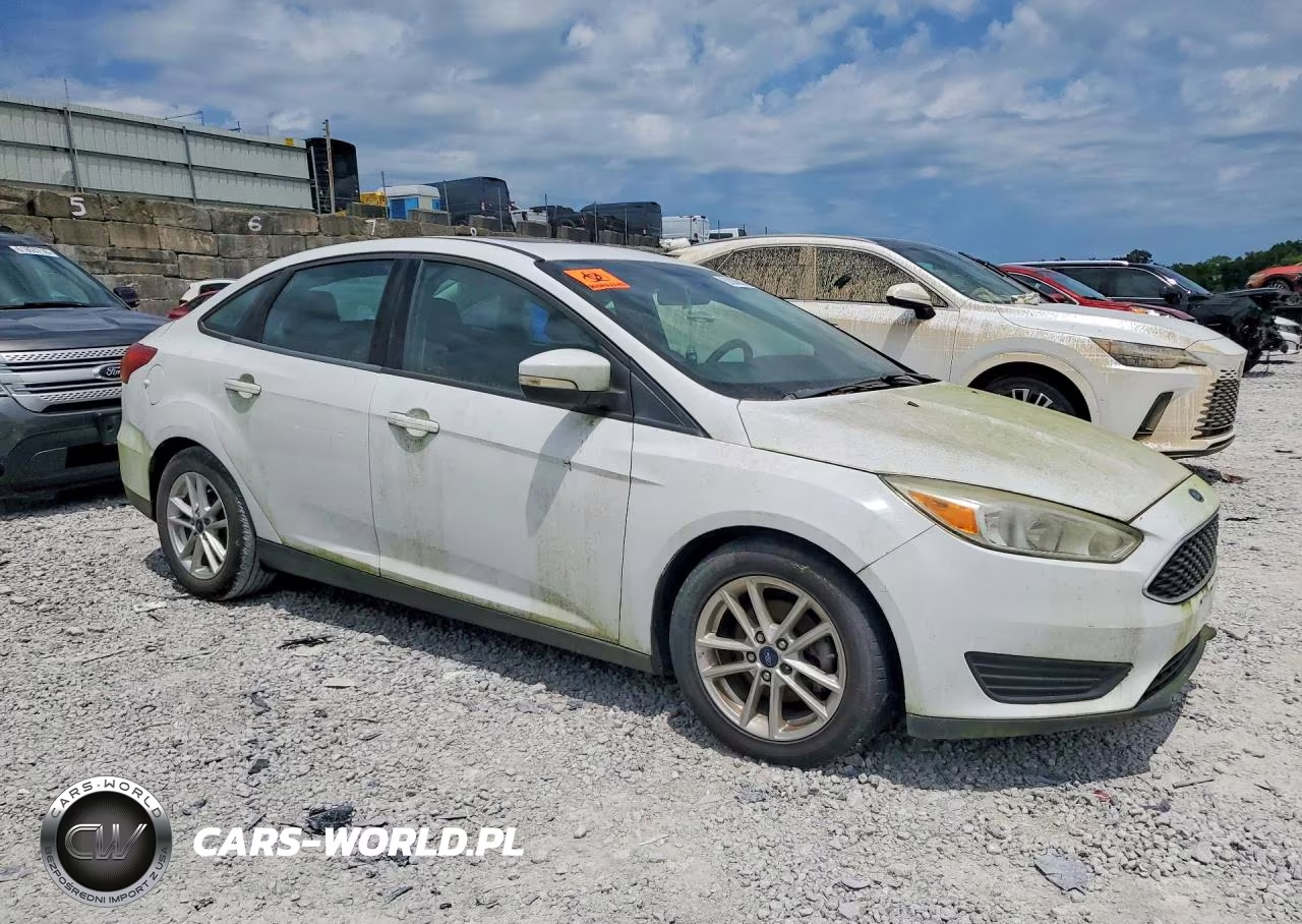 2016 Ford Focus Se VIN:1FADP3F20GL347981 - 4