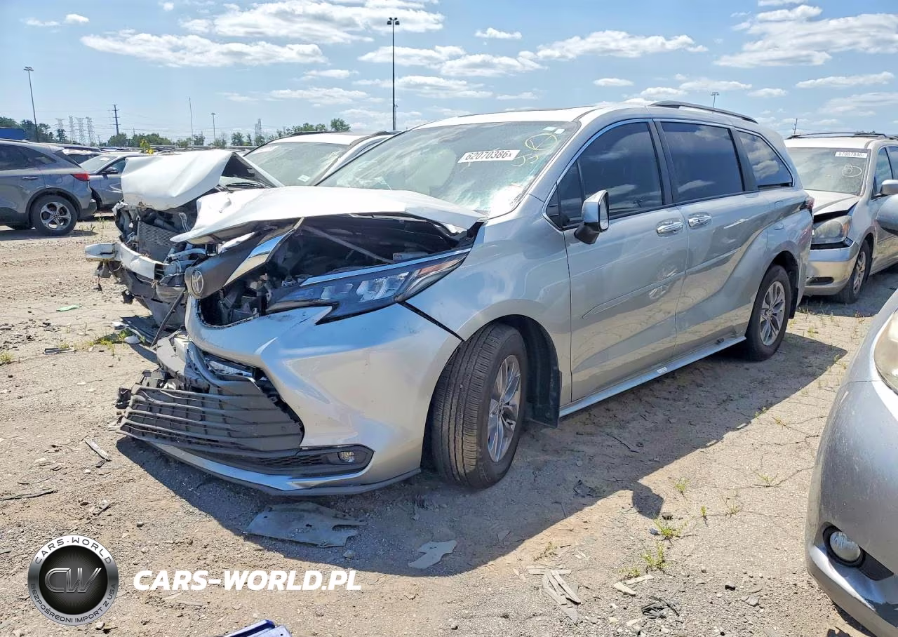 2025 Toyota Sienna Xle 8-Passenger – zdjęcie 1 z 13