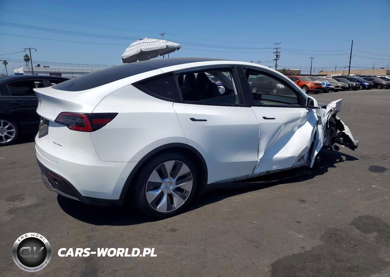2022 Tesla Model Y VIN:7SAYGDEE1NF323317 - 3