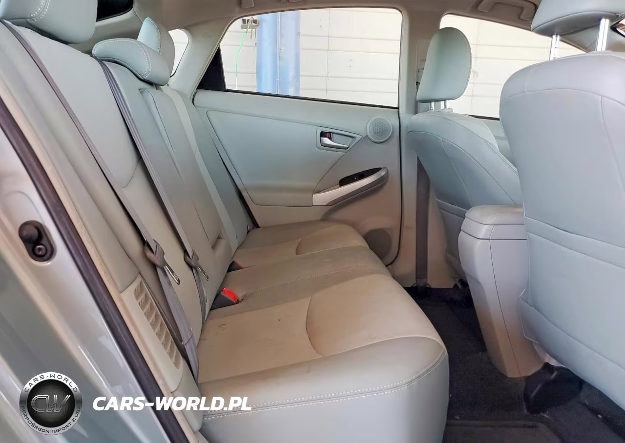 2015 Toyota Prius Four VIN:JTDKN3DU5F1988811 - 10