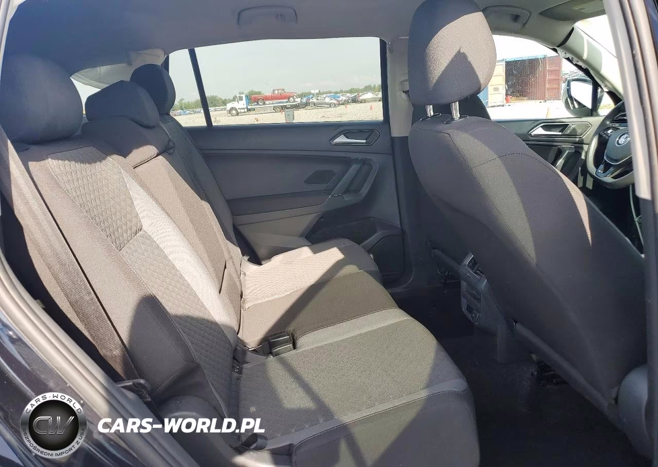 2018 Volkswagen Tiguan S VIN:3VV0B7AX8JM083238 - 10