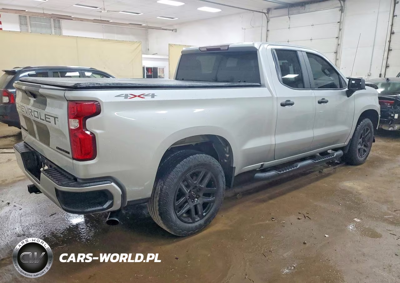 2021 Chevrolet Silverado K1500 Custom VIN:1GCRYBEK6MZ343886 - 3