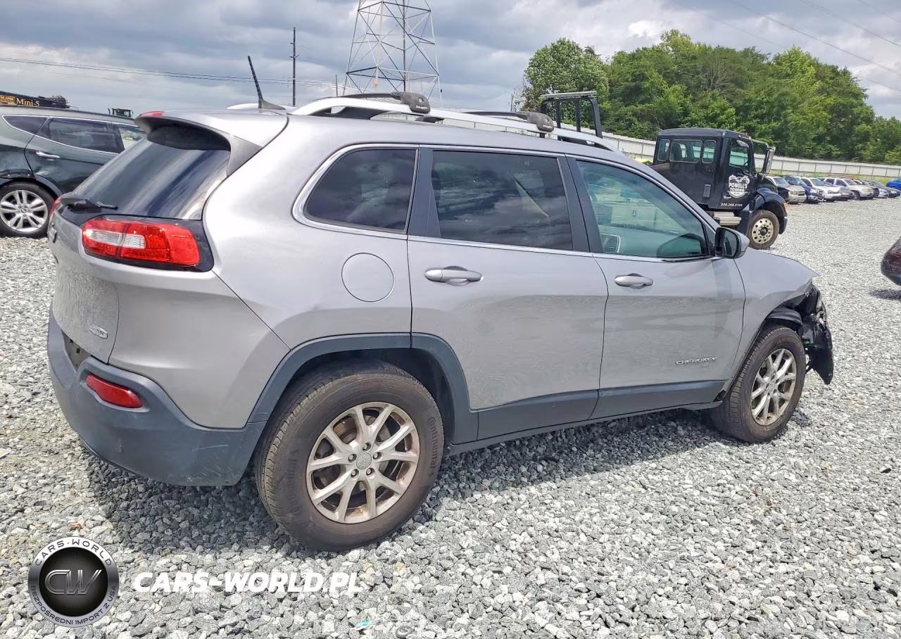 2016 Jeep Cherokee Latitude VIN:1C4PJMCB8GW131359 - 3