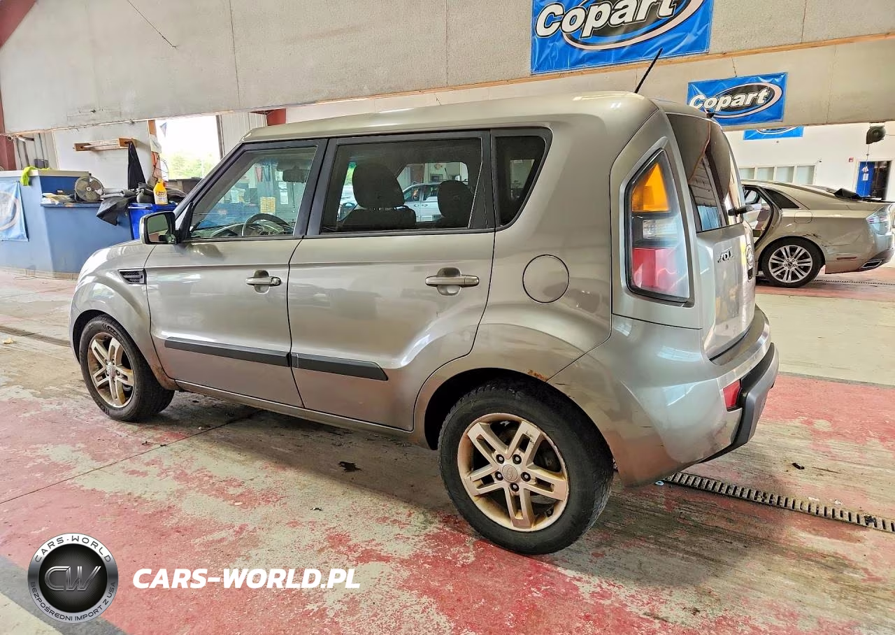 2011 Kia Soul + VIN:KNDJT2A21B7240868 - 2