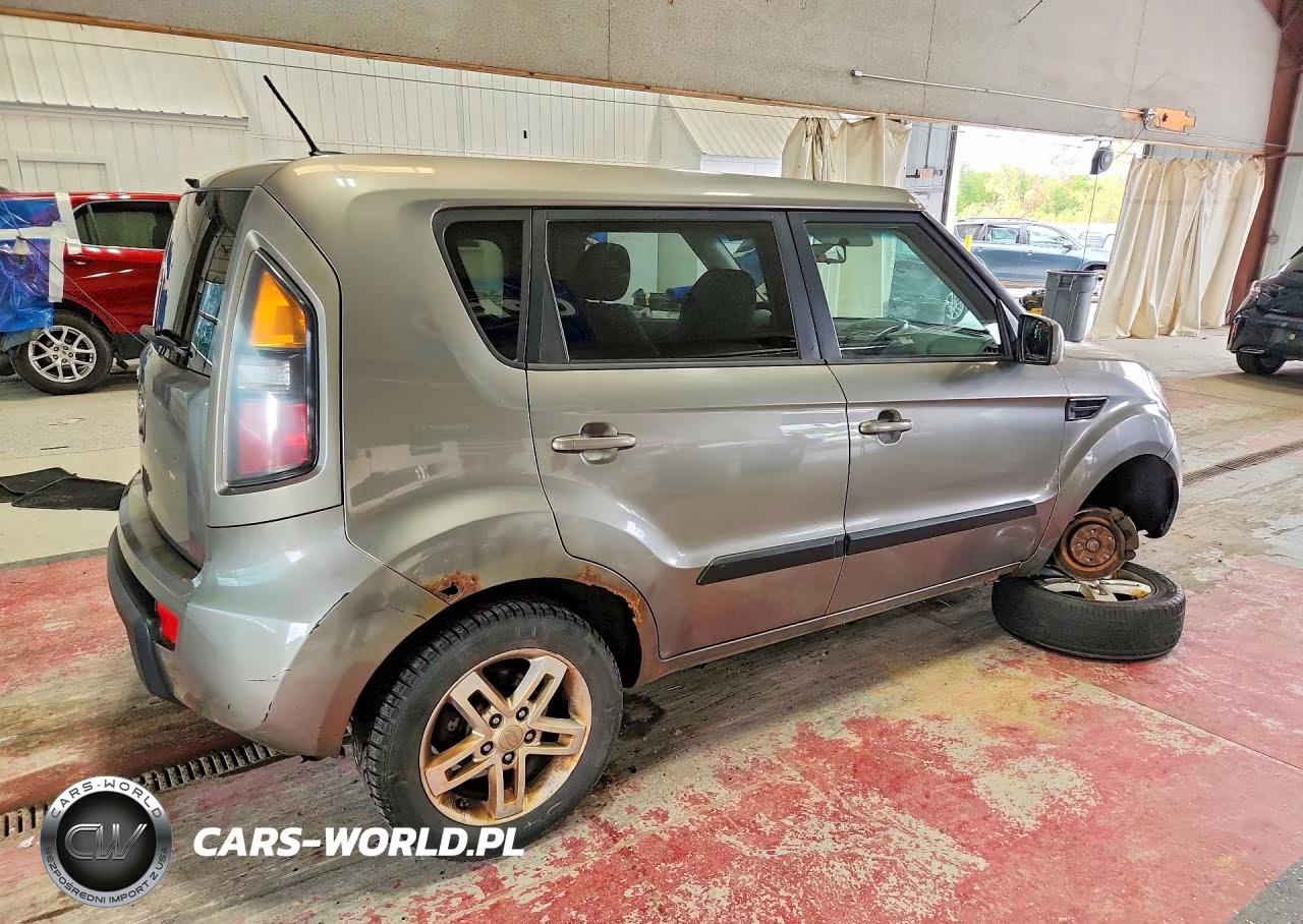 2011 Kia Soul + VIN:KNDJT2A21B7240868 - 3