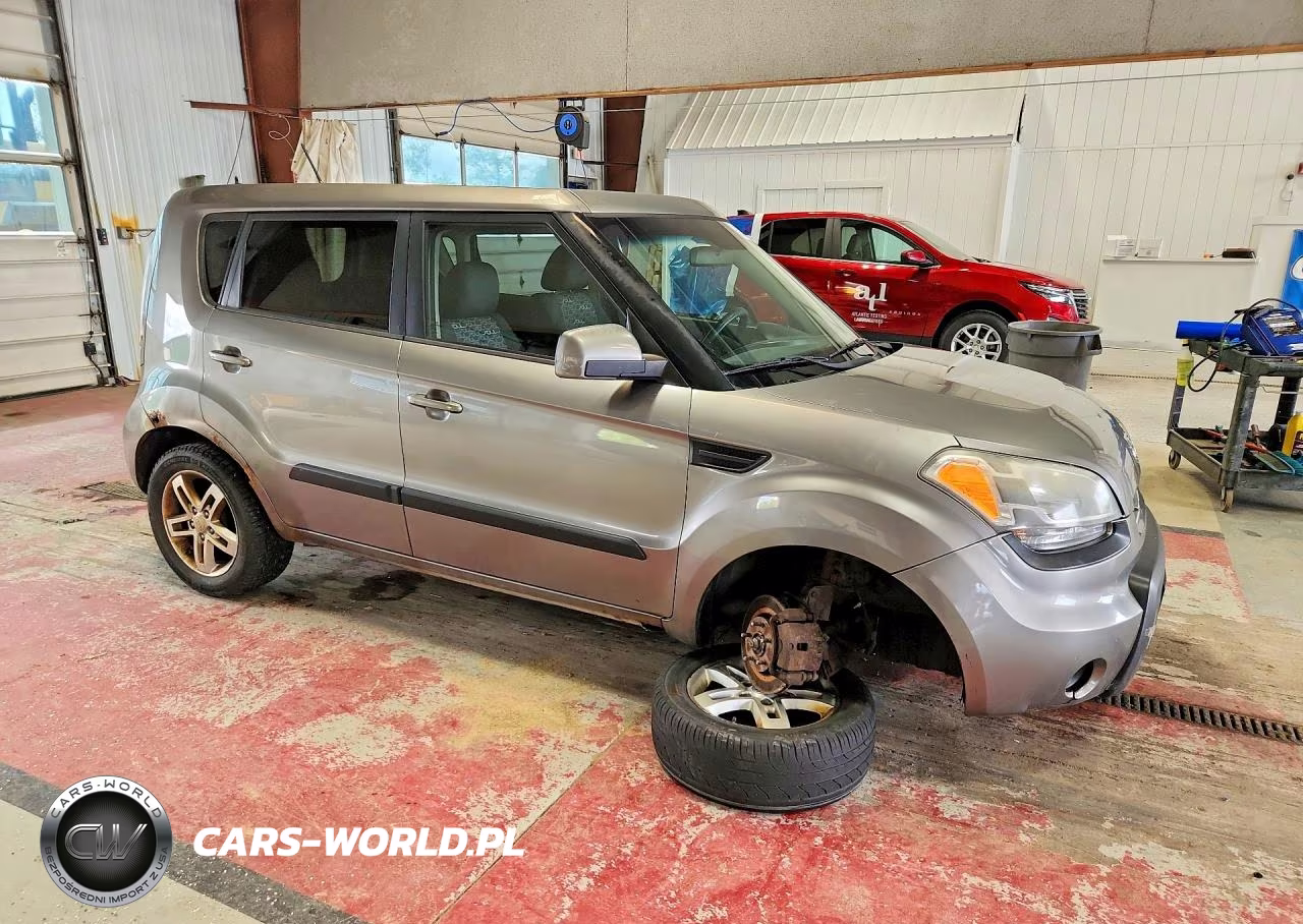 2011 Kia Soul + VIN:KNDJT2A21B7240868 - 4