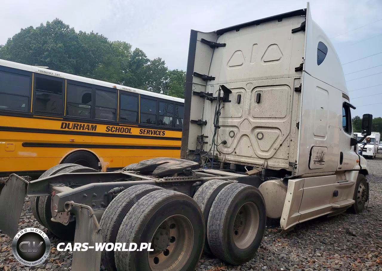 2018 Freightliner Cascadia 1 - Semi Truck VIN:1FUJGLDR4JLJL3685 - 3