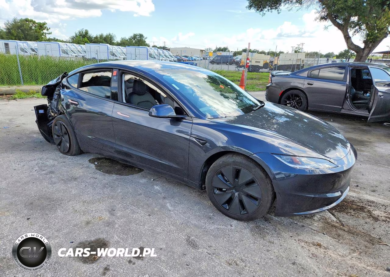2025 Tesla Model 3 VIN:5YJ3E1EBXSF884130 - 4