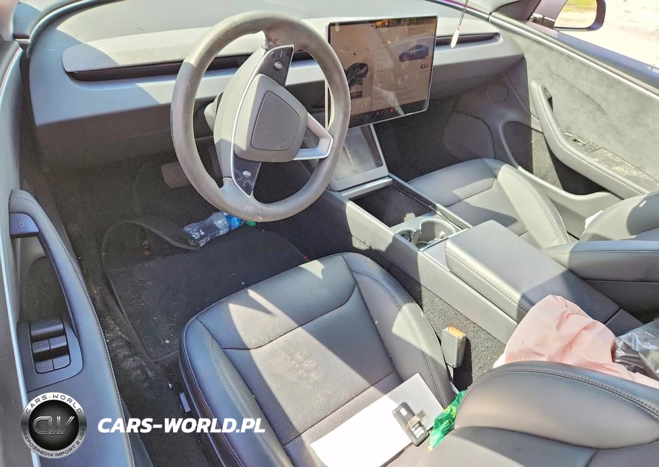 2025 Tesla Model 3 VIN:5YJ3E1EBXSF884130 - 8
