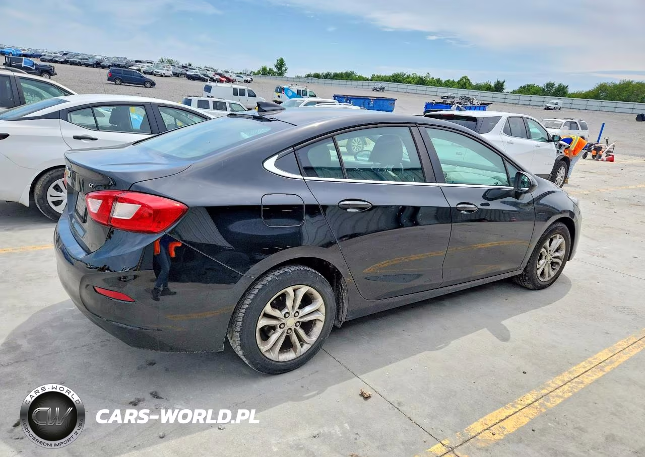 2019 Chevrolet Cruze Lt VIN:1G1BE5SM7K7145322 - 3