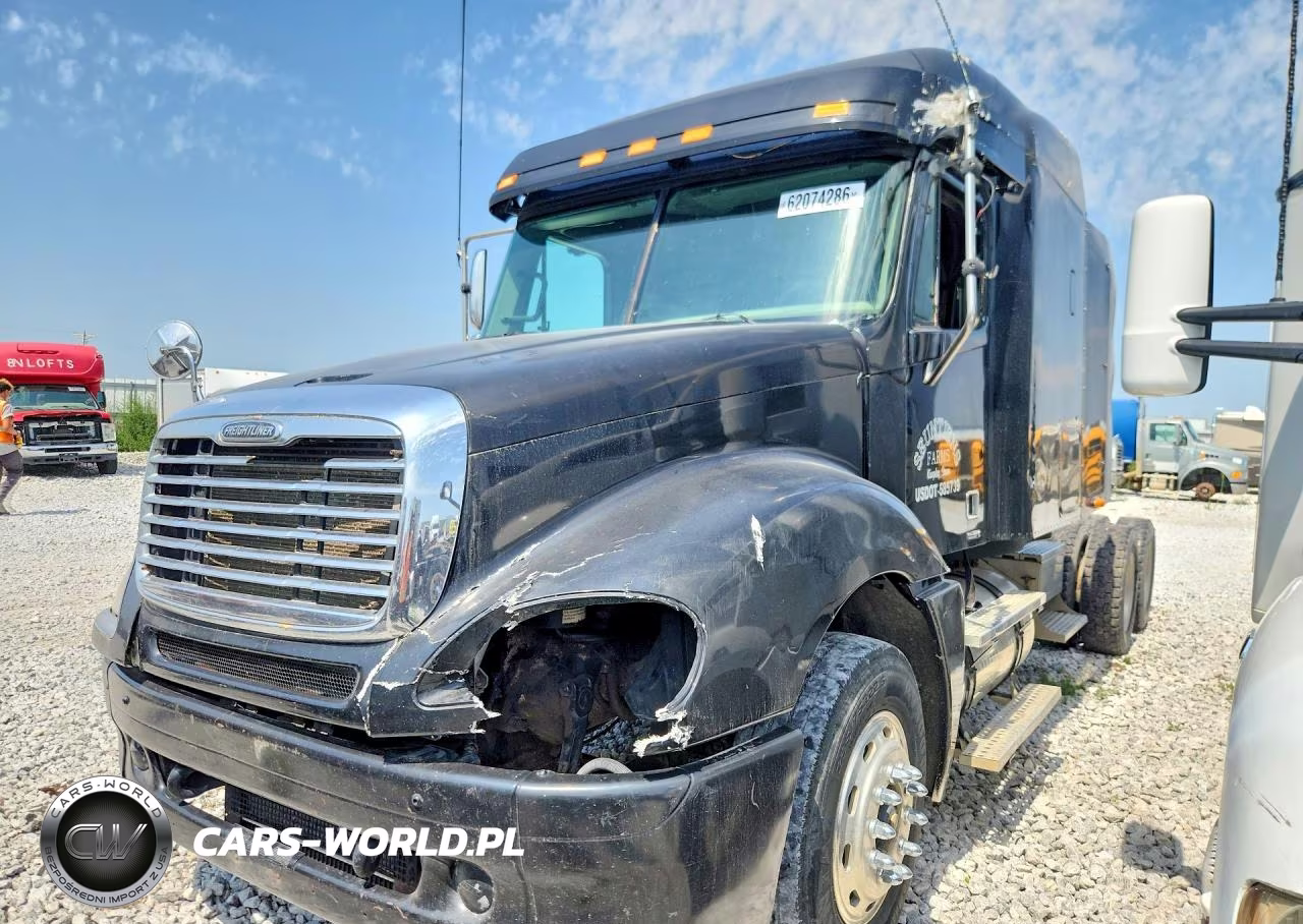 2004 Freightliner Columbia 120 Semi Truck