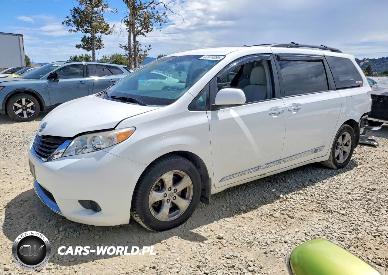 2012 Toyota Sienna Le – zdjęcie 1 z 13
