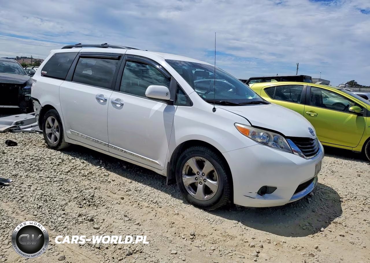 2012 Toyota Sienna Le VIN:5TDKK3DC6CS272935 - 4