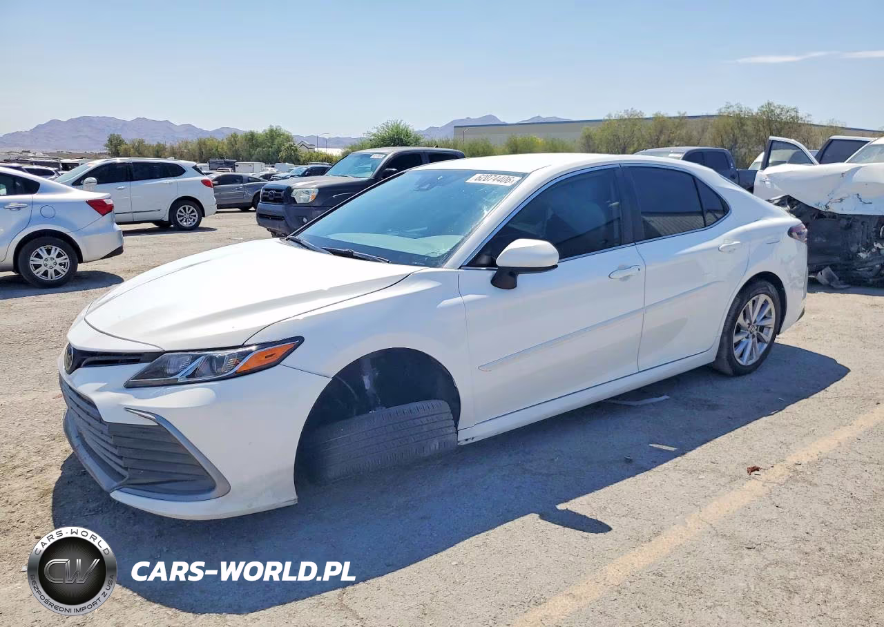 2024 Toyota Camry Le – zdjęcie 1 z 12