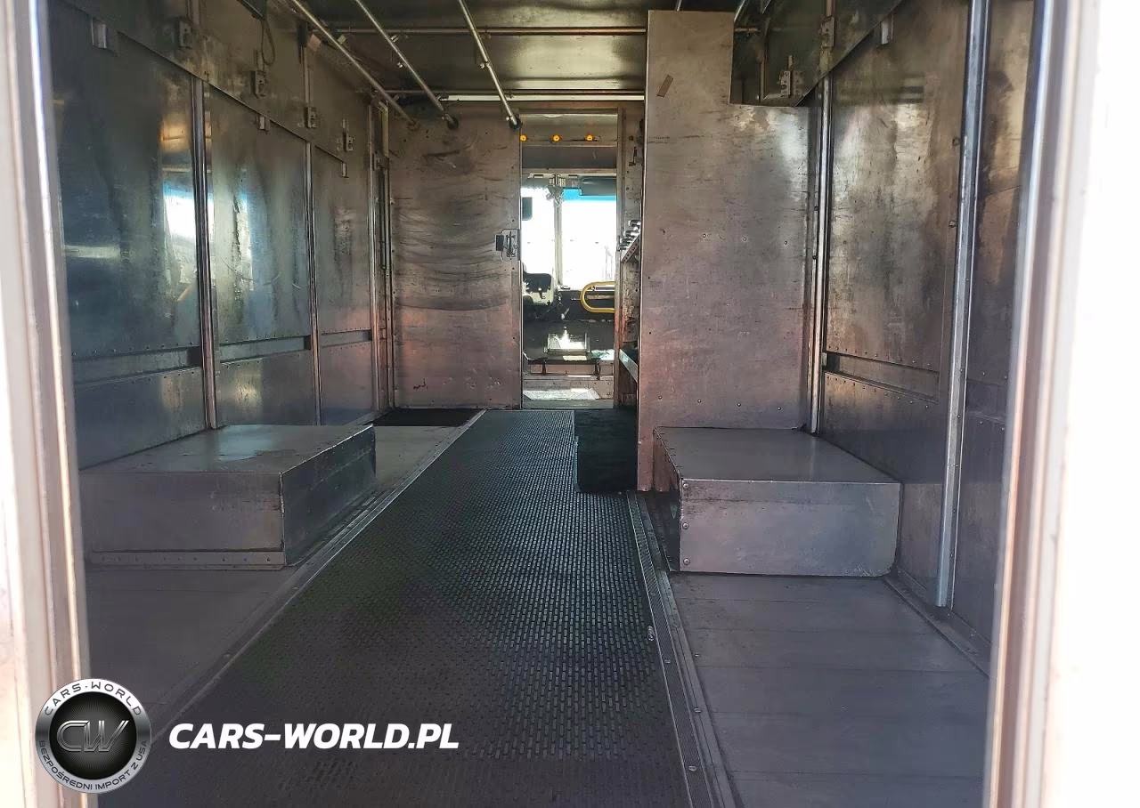 2006 Freightliner Mt45G Chassis Delivery Truck VIN:4UZAANBW36CW65638 - 10