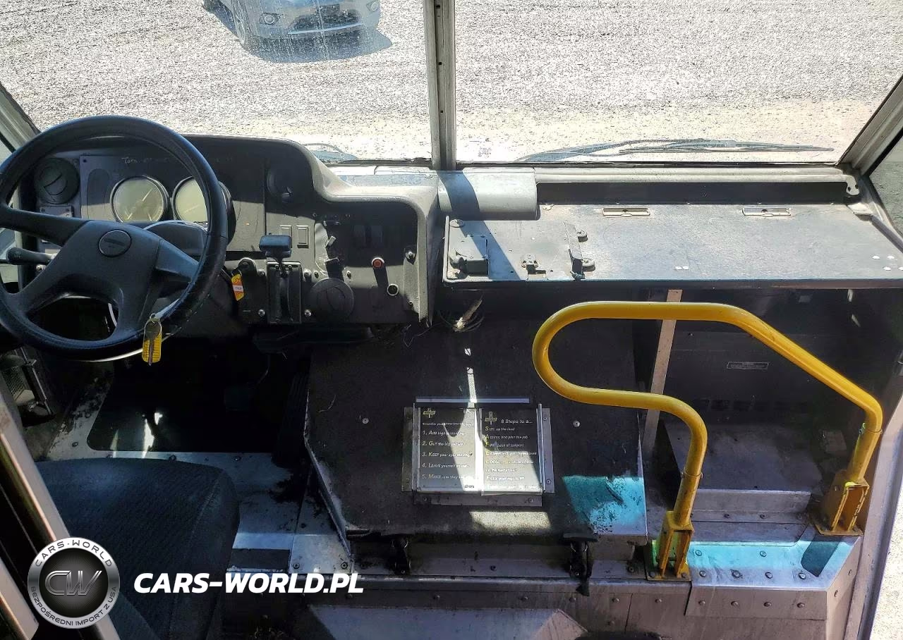 2006 Freightliner Mt45G Chassis Delivery Truck VIN:4UZAANBW36CW65638 - 8
