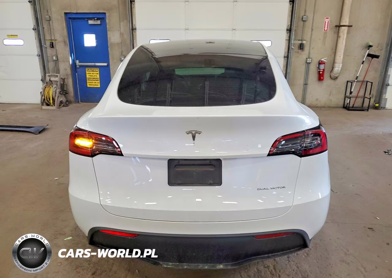 2023 Tesla Model Y VIN:7SAYGDEE6PA076103 - 6