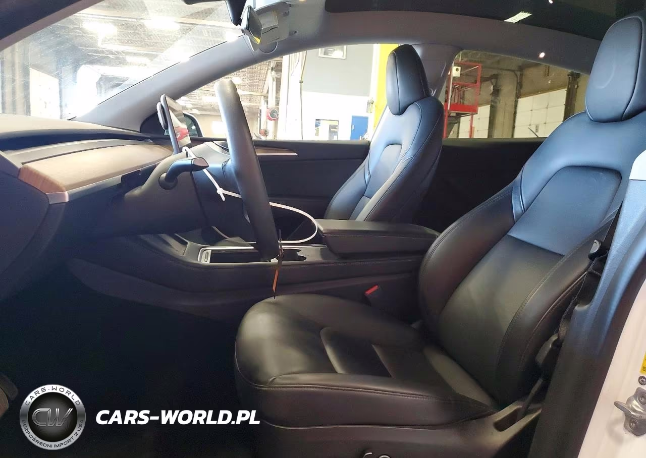 2023 Tesla Model Y VIN:7SAYGDEE6PA076103 - 7
