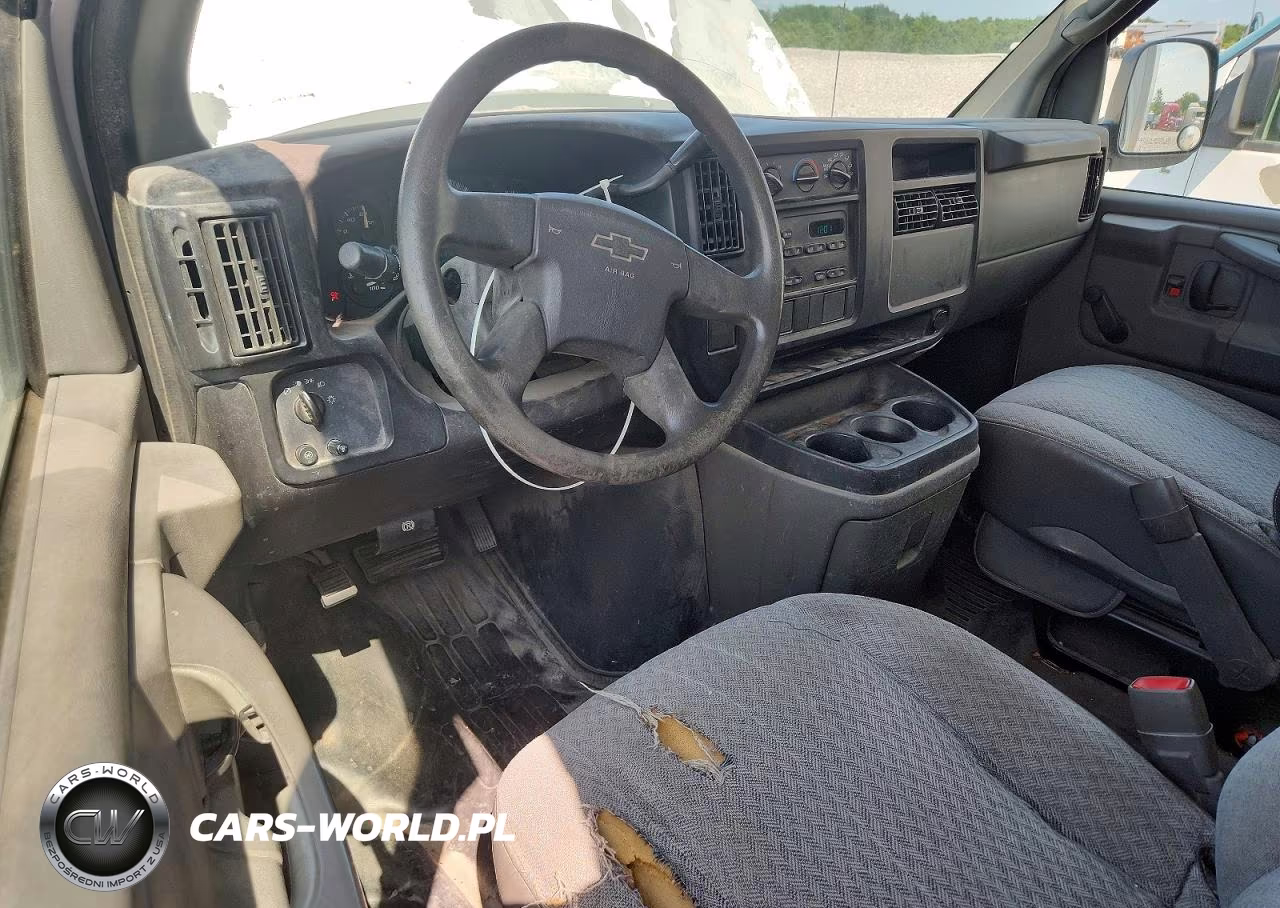 2007 Chevrolet Express G3500 VIN:1GBHG31U671105605 - 8