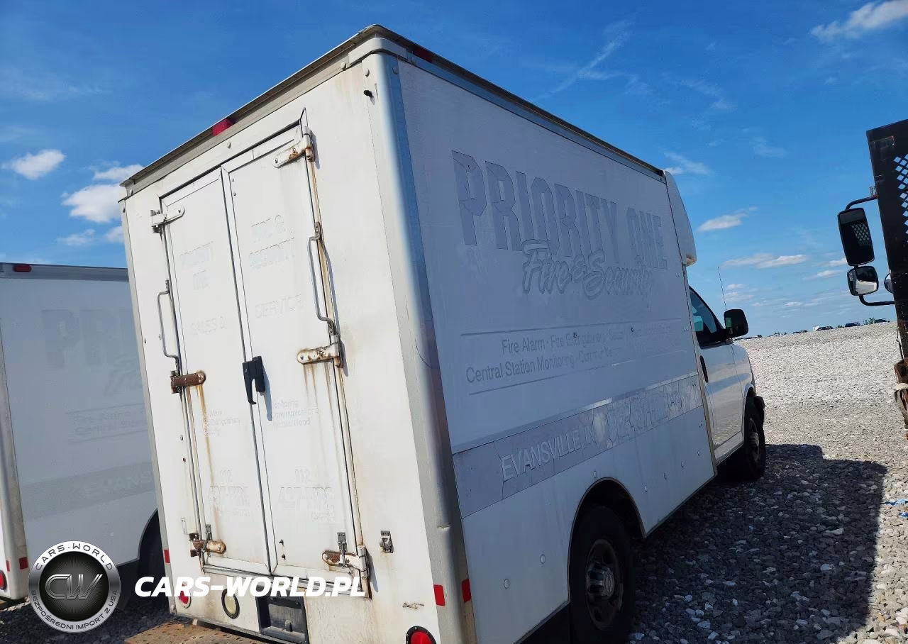 2010 Chevrolet Express G3500 VIN:1GB3G2AG2A1104375 - 3