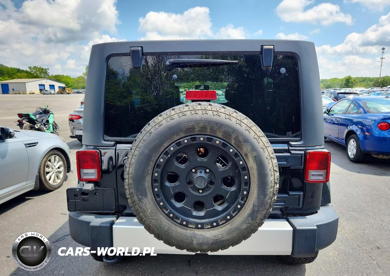 2014 Jeep Wrangler Unlimited Sahara VIN:1C4BJWEG1EL141051 - 6