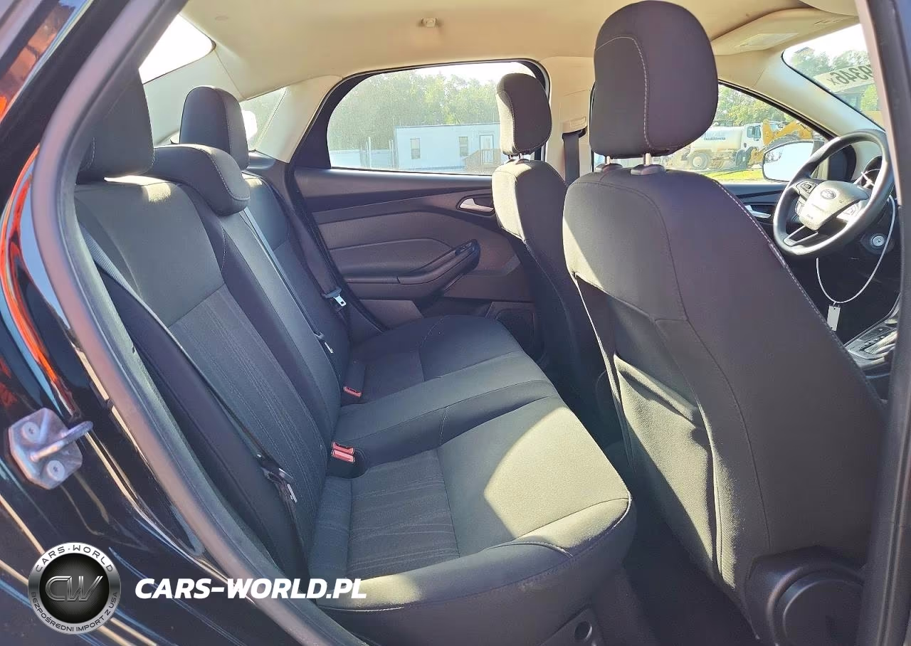 2018 Ford Focus Se VIN:1FADP3FE4JL203738 - 10