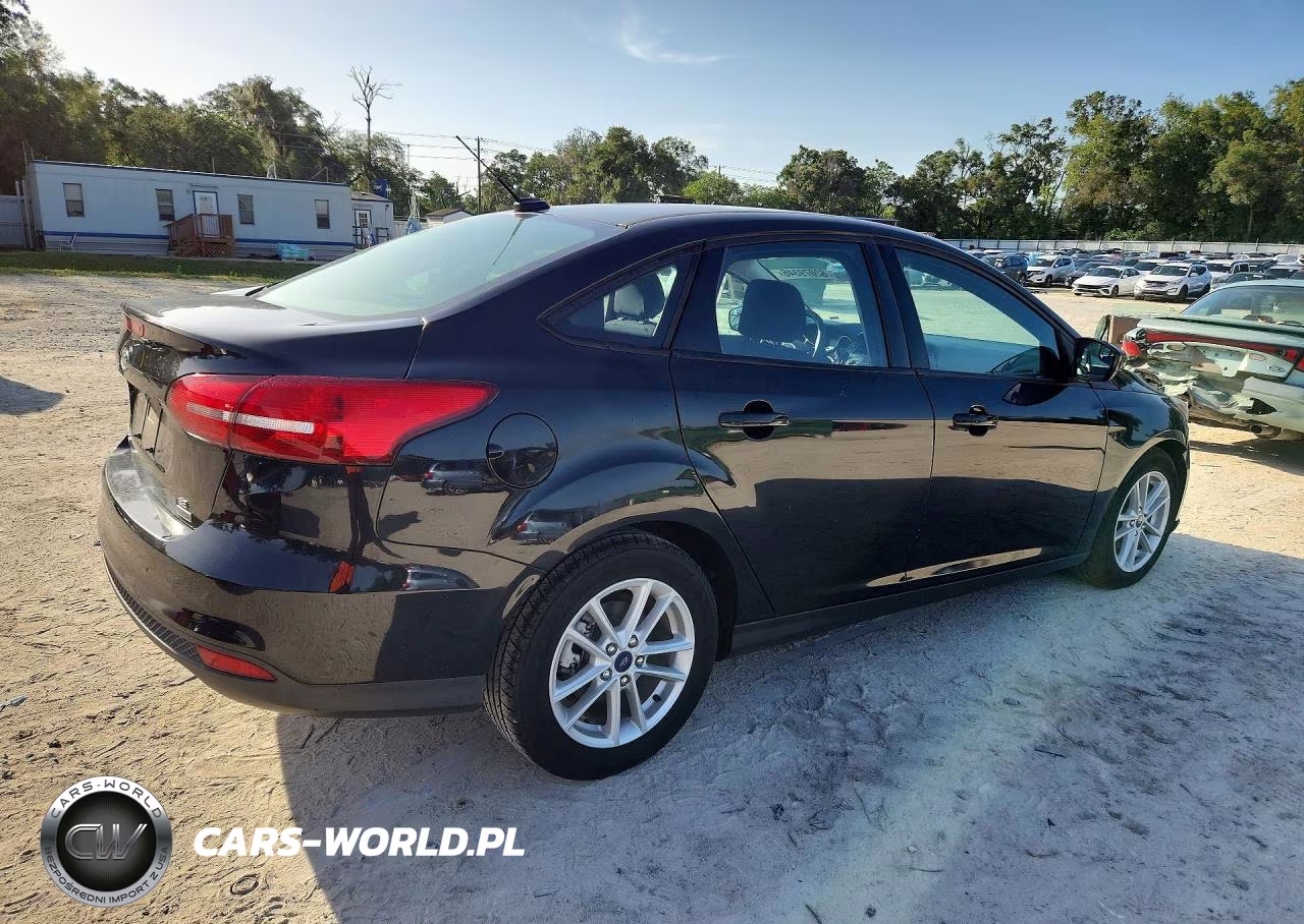 2018 Ford Focus Se VIN:1FADP3FE4JL203738 - 3