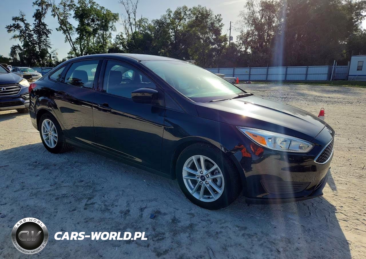 2018 Ford Focus Se VIN:1FADP3FE4JL203738 - 4