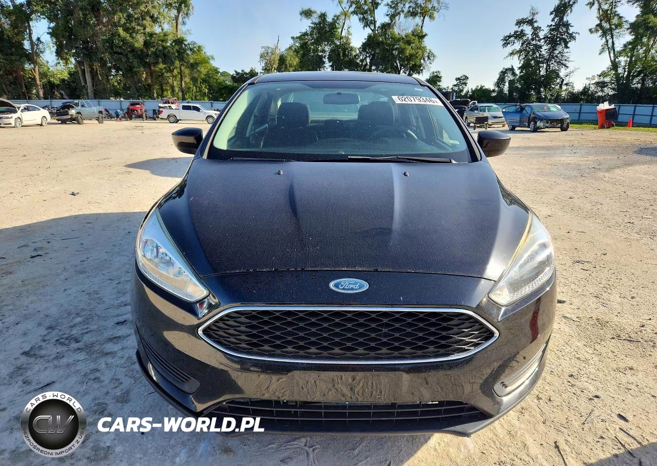 2018 Ford Focus Se VIN:1FADP3FE4JL203738 - 5