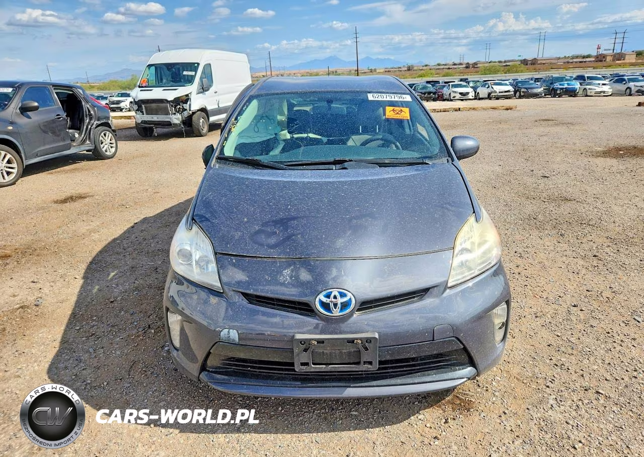 2014 Toyota Prius Two VIN:JTDKN3DU9E1761328 - 5