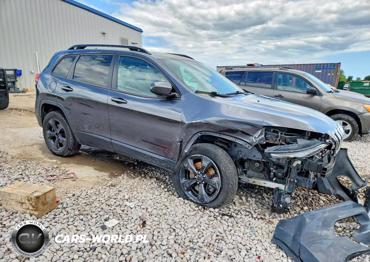 2016 Jeep Cherokee Latitude VIN:1C4PJMCS5GW181636 - 4