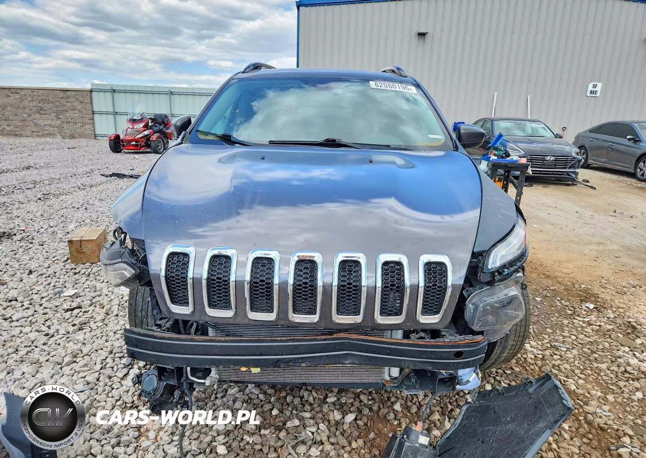 2016 Jeep Cherokee Latitude VIN:1C4PJMCS5GW181636 - 5