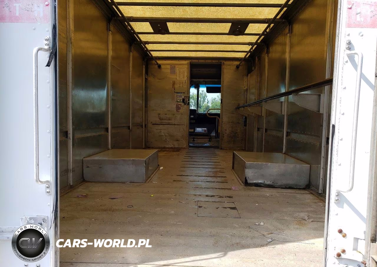 2004 Freightliner Mt45 Chassis Delivery Truck VIN:4UZAANCP74CM43382 - 10