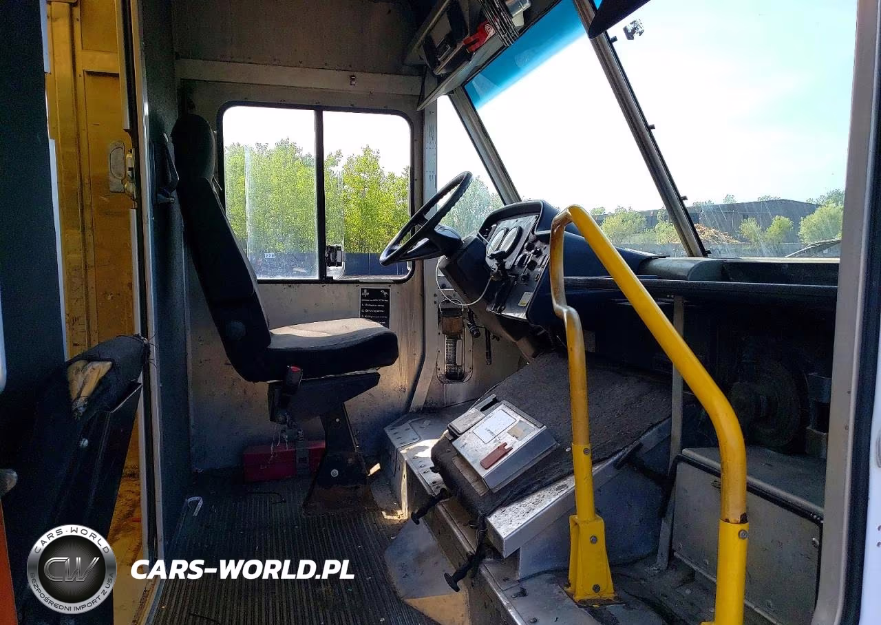 2004 Freightliner Mt45 Chassis Delivery Truck VIN:4UZAANCP74CM43382 - 7