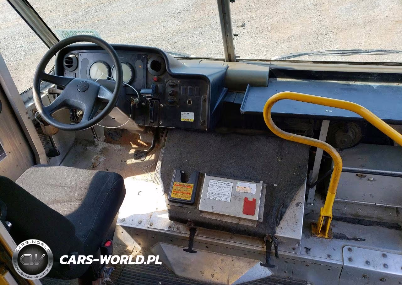 2004 Freightliner Mt45 Chassis Delivery Truck VIN:4UZAANCP74CM43382 - 8