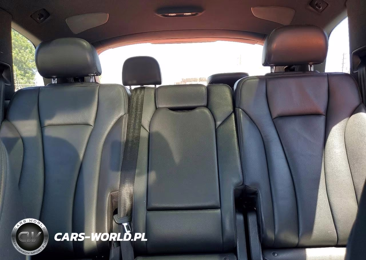 2018 Audi Q7 Premium Plus VIN:WA1LHAF72JD000330 - 10