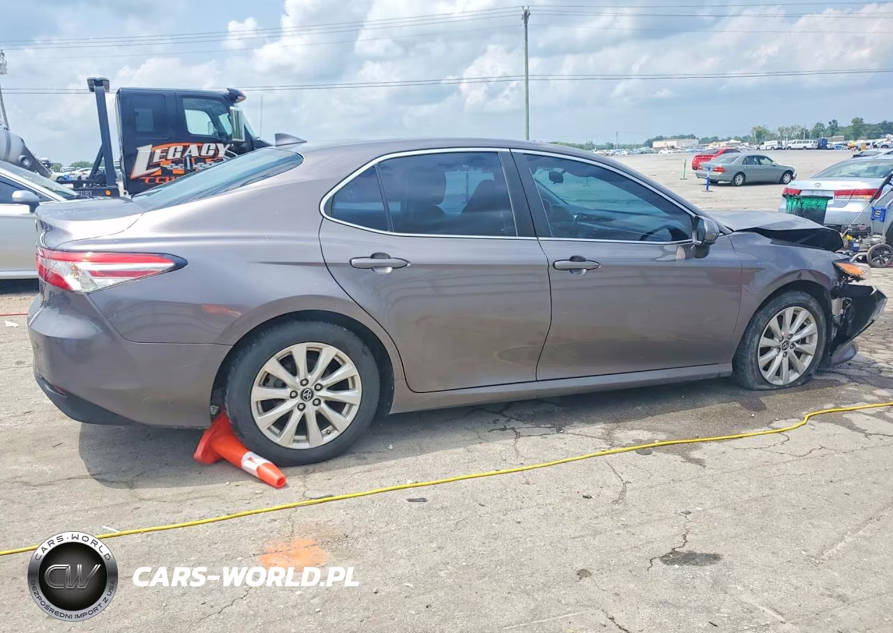 2019 Toyota Camry Le VIN:4T1B11HK6KU164264 - 3