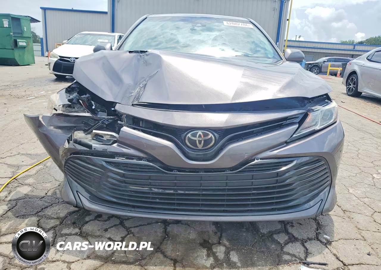 2019 Toyota Camry Le VIN:4T1B11HK6KU164264 - 5