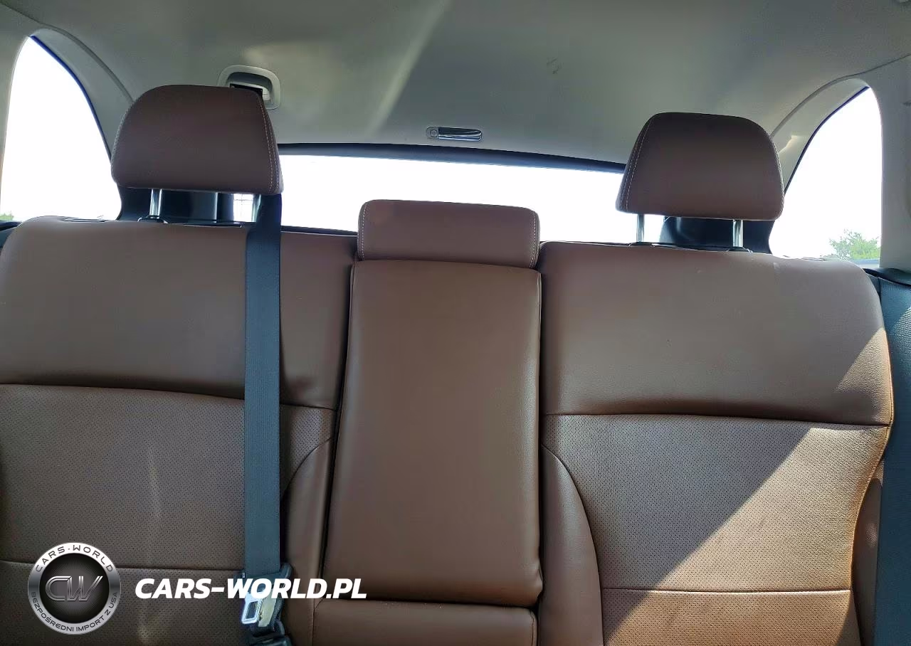 2019 Subaru Outback Touring VIN:4S4BSATC0K3229905 - 10