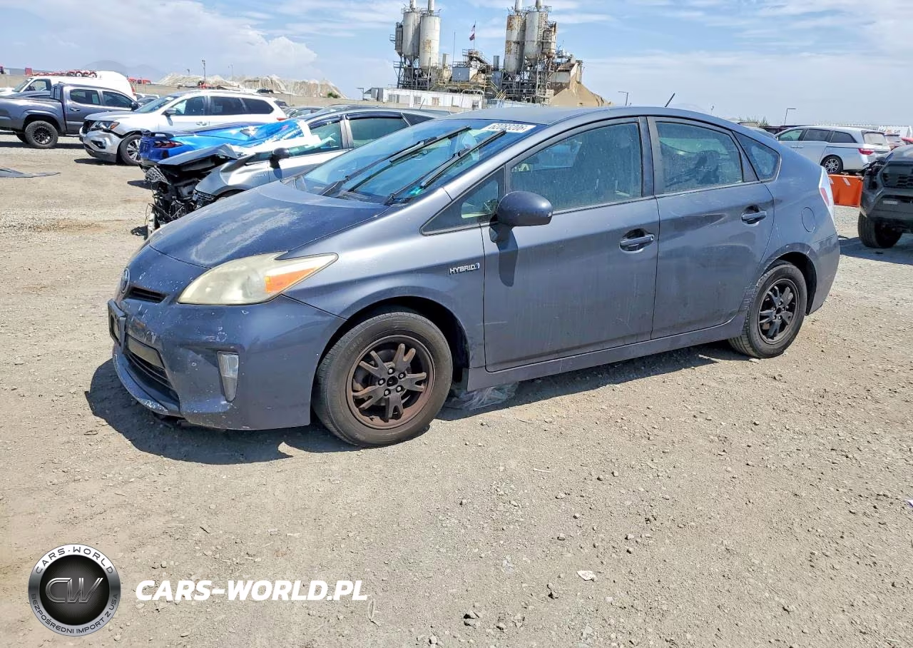 2013 Toyota Prius Three – zdjęcie 1 z 12