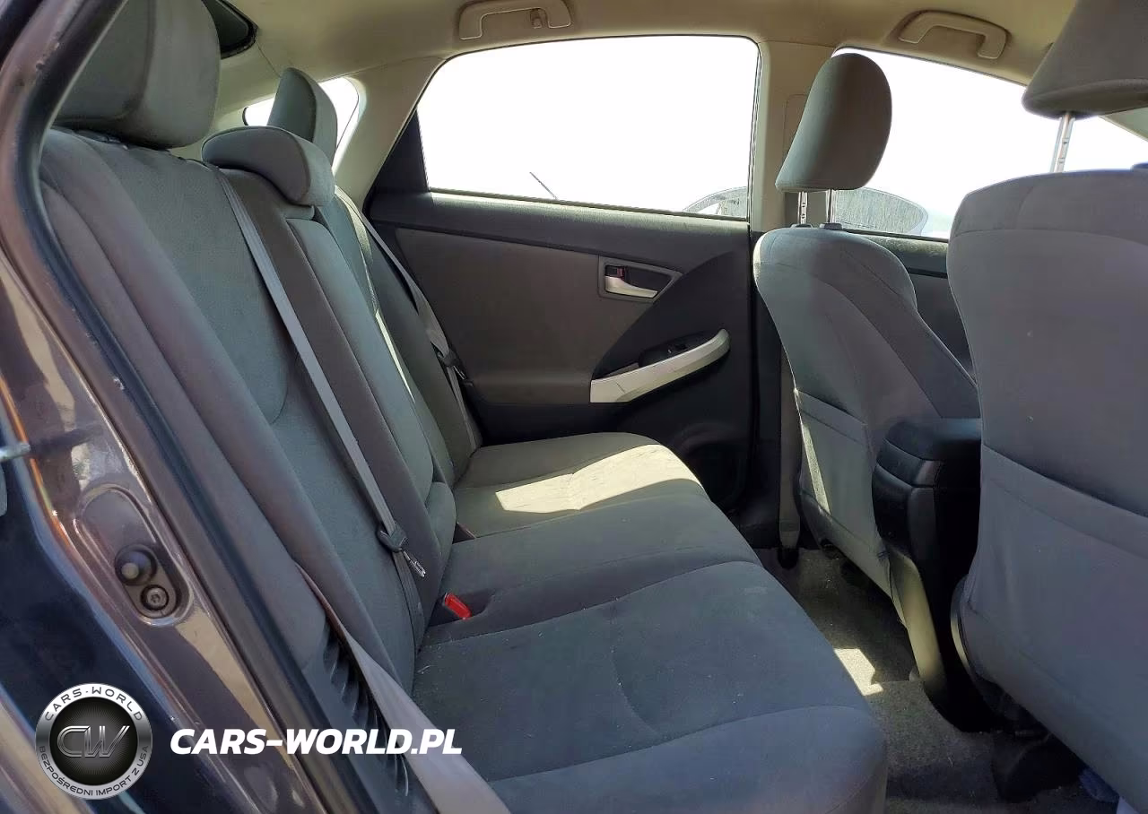 2013 Toyota Prius Three VIN:JTDKN3DU2D1691654 - 10