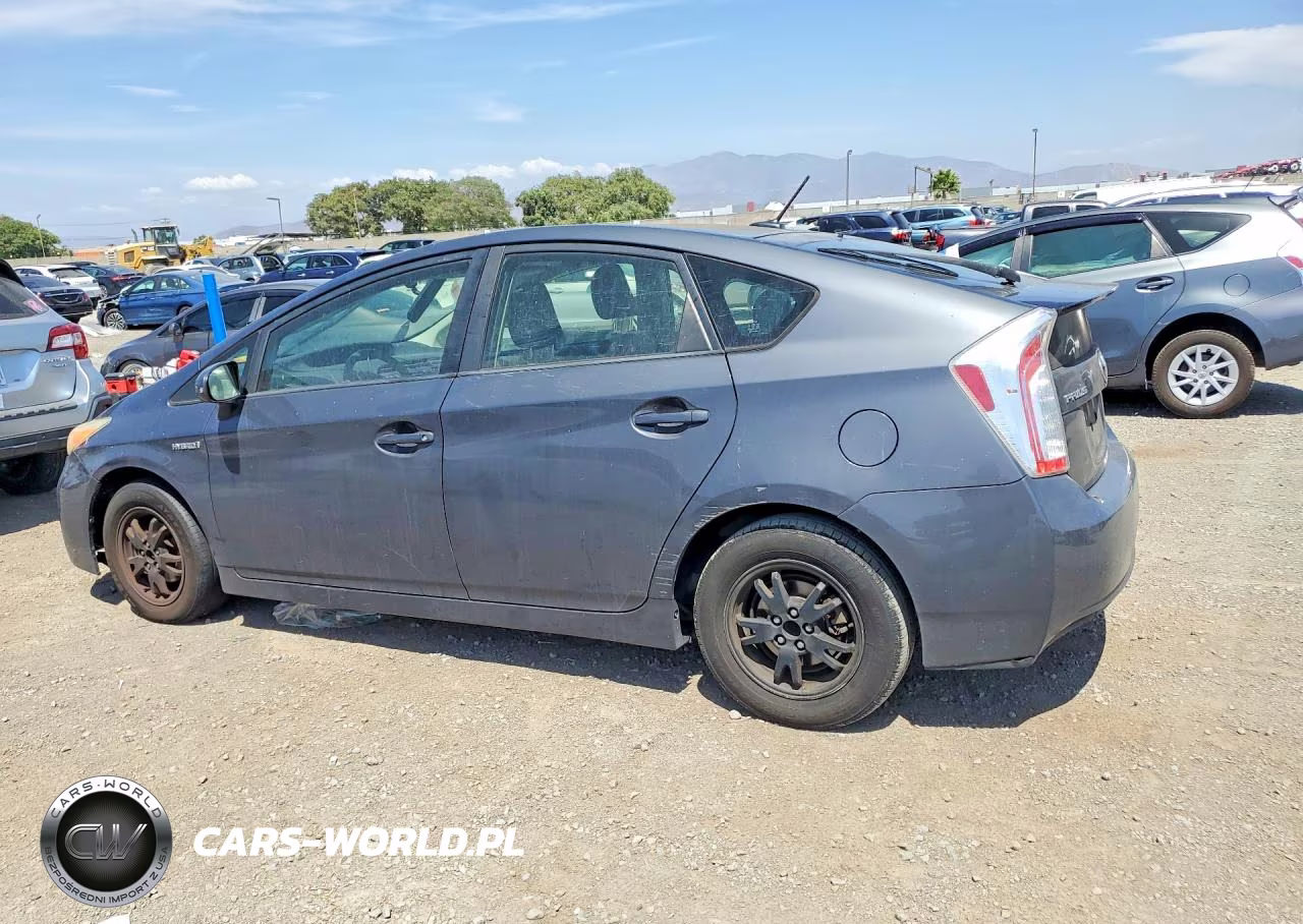 2013 Toyota Prius Three VIN:JTDKN3DU2D1691654 - 2