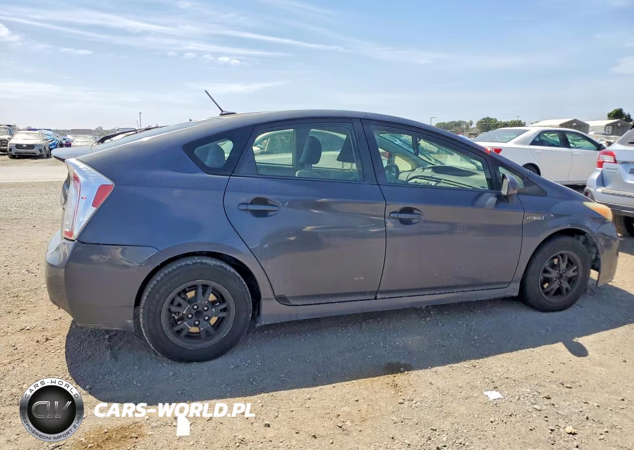 2013 Toyota Prius Three VIN:JTDKN3DU2D1691654 - 3