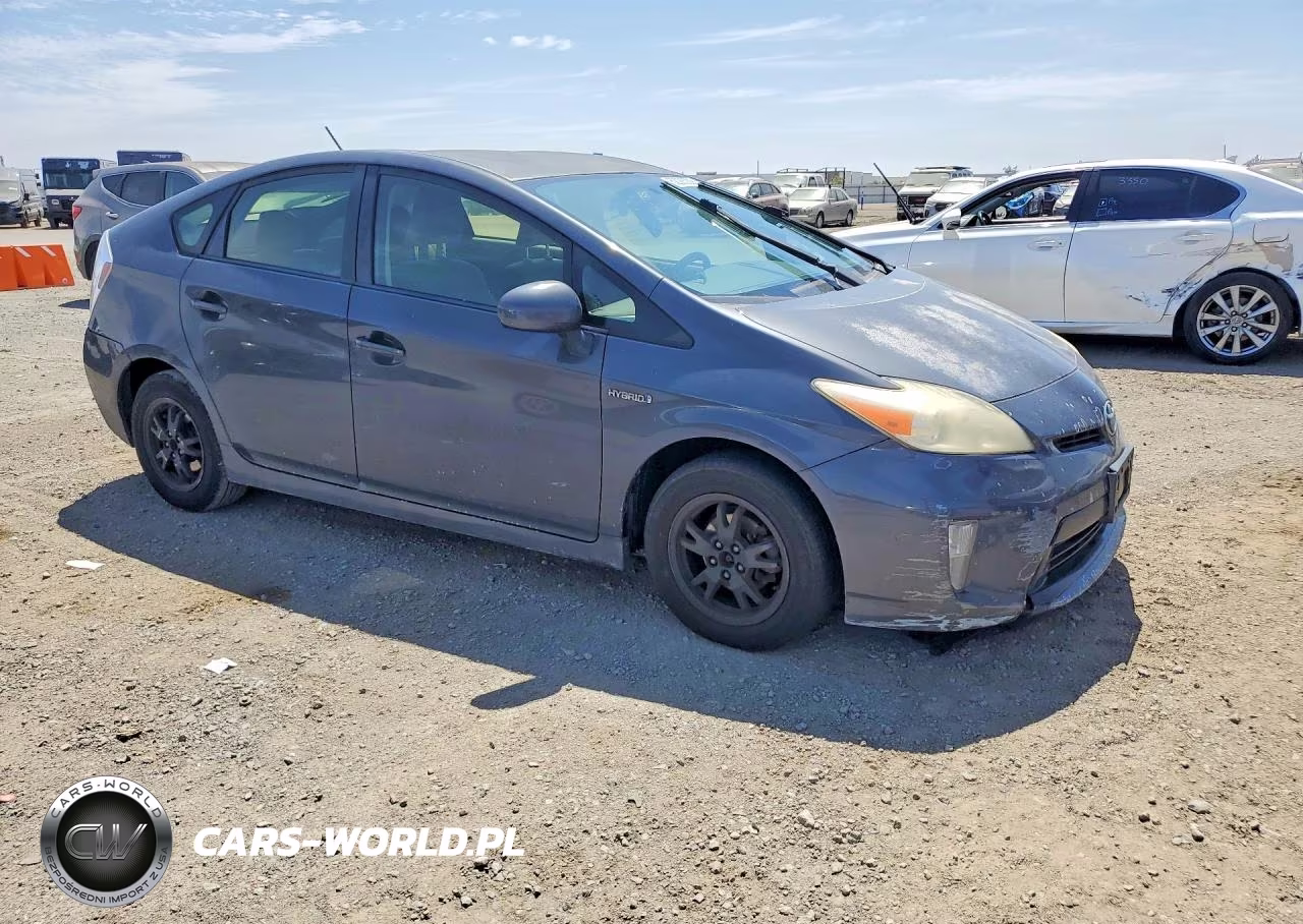 2013 Toyota Prius Three VIN:JTDKN3DU2D1691654 - 4