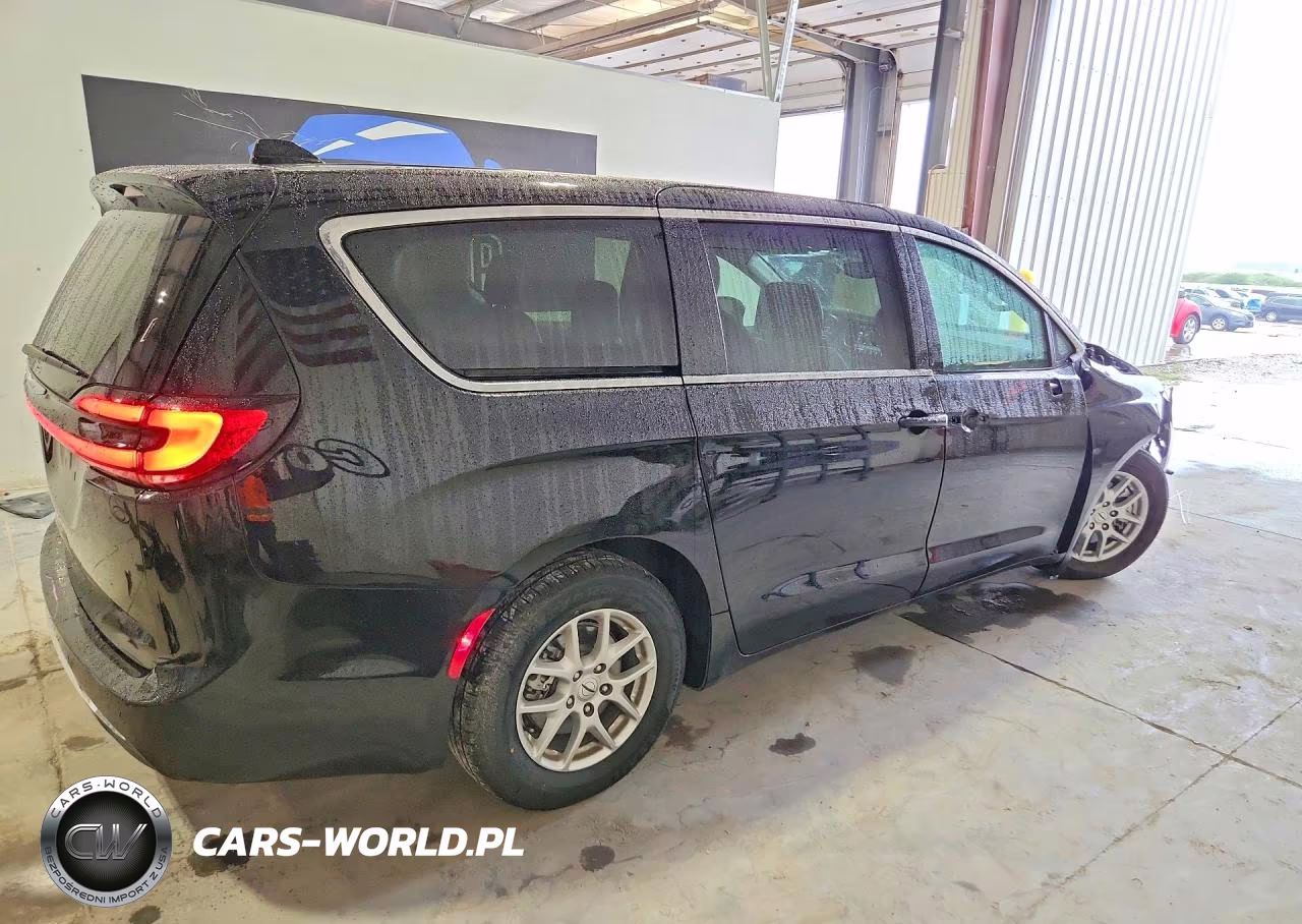 2024 Chrysler Pacifica Touring L VIN:2C4RC1BG2RR149429 - 3